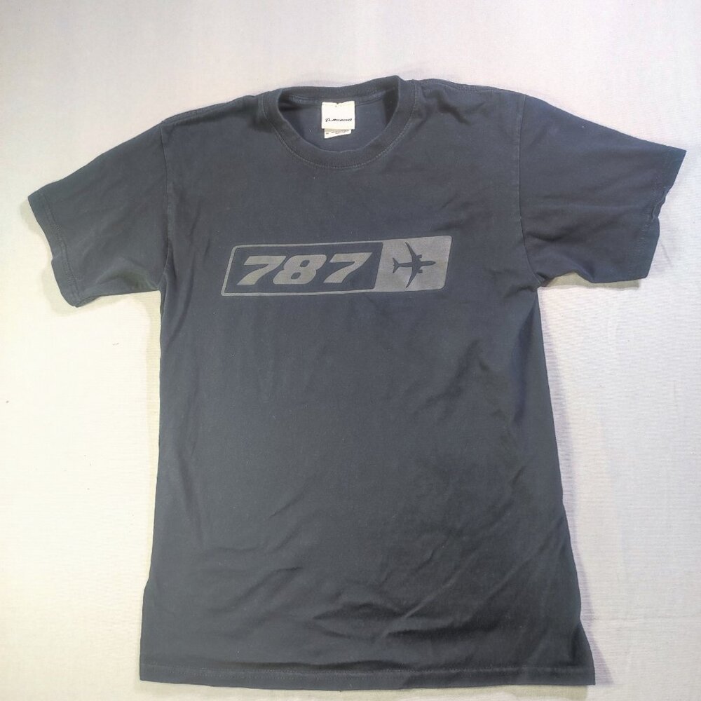 Boeing 787 short sleeve T-shirt men's size M black with grey graphic design